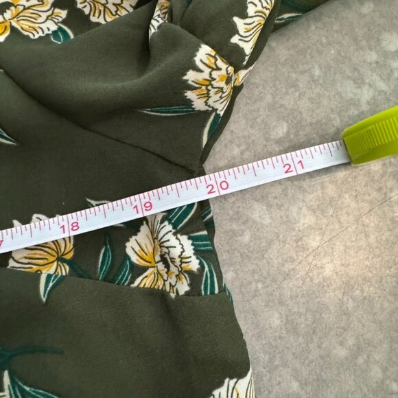 Banana Republic Women's Top - Picture 6 of 6